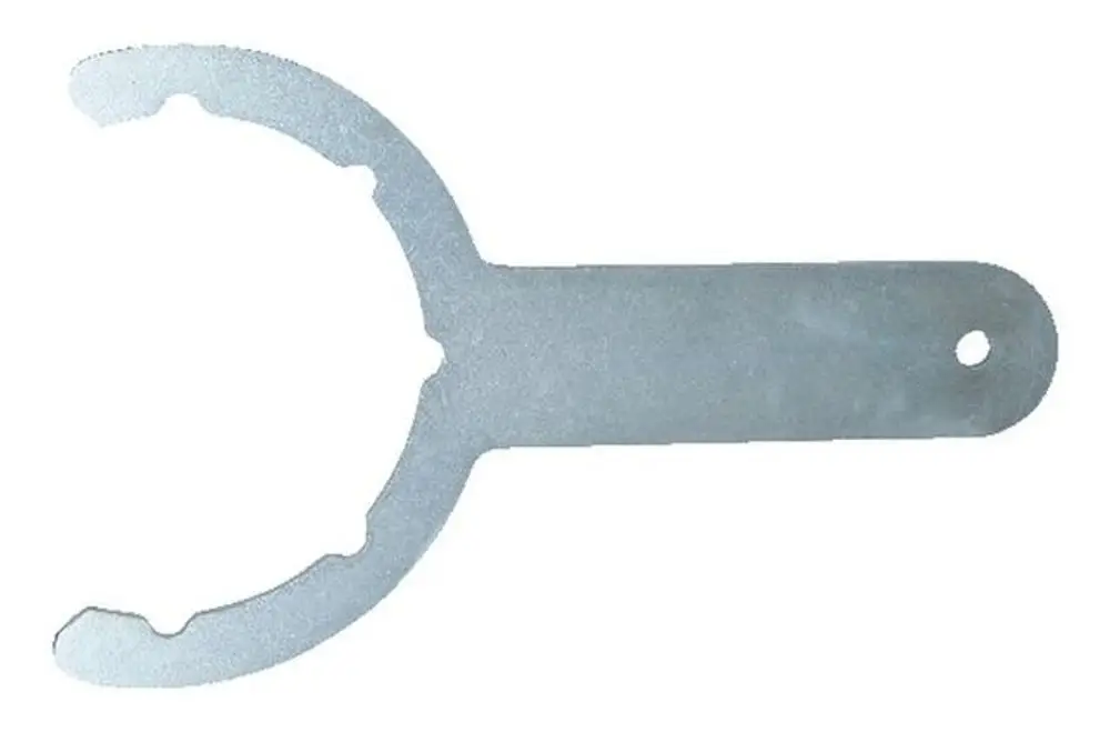 Wartungsschlüssel von Syr in einer gebogenen Form mit einer langen, flachen Halterung und einem Loch zur Befestigung. Eignet sich für spezifische Wartungsarbeiten.